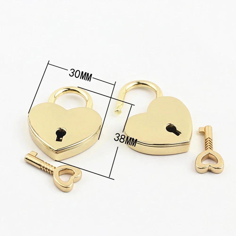 Античный навесной замок в форме сердца 30x38 мм Романтический розовый замок для дневника Свадебные украшения Ключ 30x38mm
Античный навесной замок в форме сердца 30x38 мм Романтический розовый замок для дневника Свадебные украшения Ключ 30x38mm