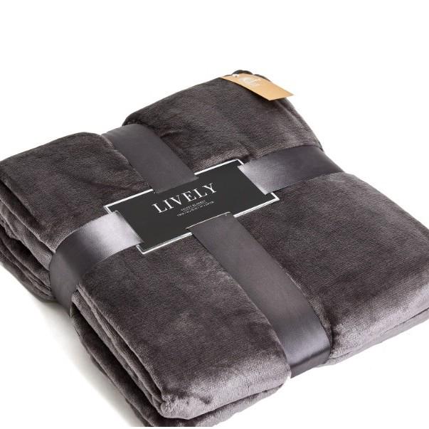 Pure Color Glossy Flannel & Velvet Coral Fleece Leisure Gift Blanket 167x229 cm
Pure Color Glossy Flannel & Velvet Coral Fleece Leisure Gift Blanket 167x229 cm