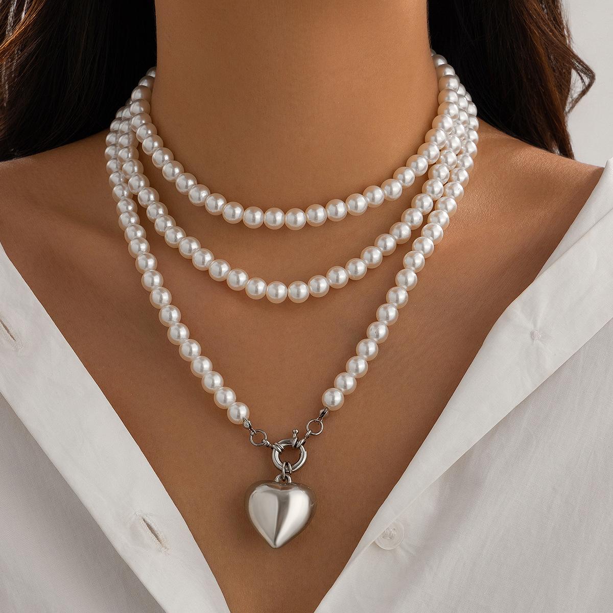 Metal love pendant in Europe and America, imitation pearl necklace fashion winding multi-layer beaded collarbone chain necklace
Metal love pendant in Europe and America, imitation pearl necklace fashion winding multi-layer beaded collarbone chain necklace