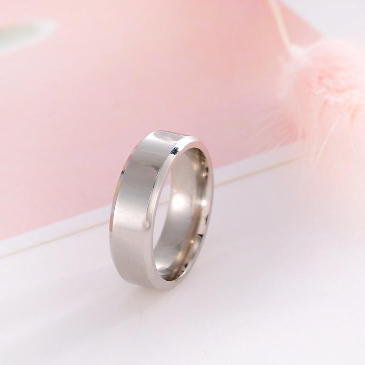 Трендовый подарок на выпускной: Полированное кольцо со скошенными краями из титановой стали для пар Size 7
Трендовый подарок на выпускной: Полированное кольцо со скошенными краями из титановой стали для пар Size 7