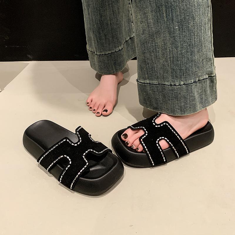 Thick-soled super fire Internet celebrity non-slip cool slippers women s summer wear fashion home 2025 new seaside beach shoes 35
Thick-soled super fire Internet celebrity non-slip cool slippers women s summer wear fashion home 2025 new seaside beach shoes 35