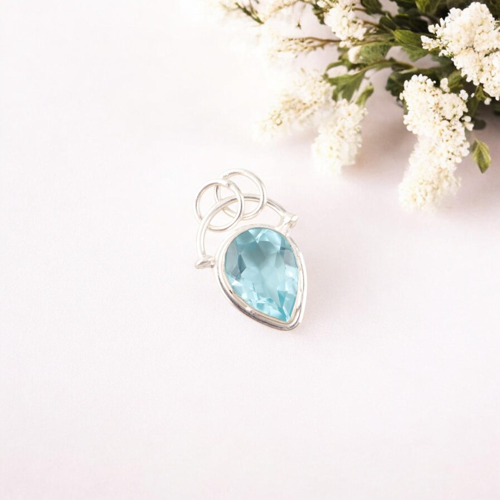 Sky Blue Topaz Gemstone 925 Sterling Silver Jewelry Handmade Boho Pendant 1.01 PP-56-16
Sky Blue Topaz Gemstone 925 Sterling Silver Jewelry Handmade Boho Pendant 1.01 PP-56-16