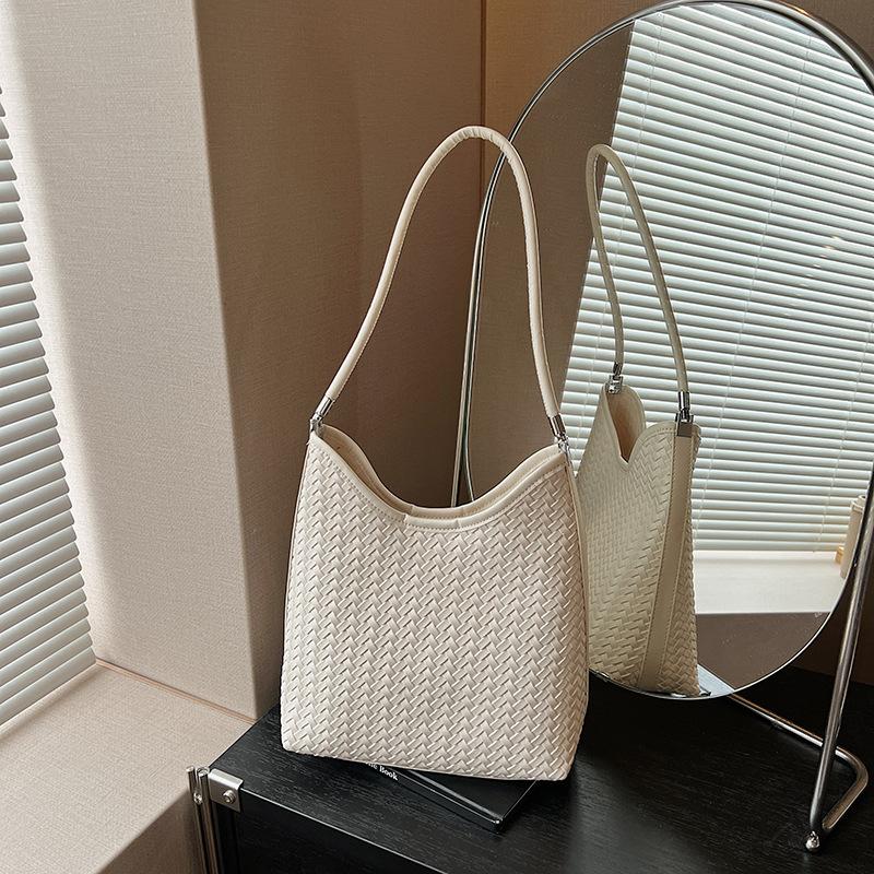 Large capacity woven handbag bag women s summer new casual shoulder underarm bag commuter bucket bag
Large capacity woven handbag bag women s summer new casual shoulder underarm bag commuter bucket bag