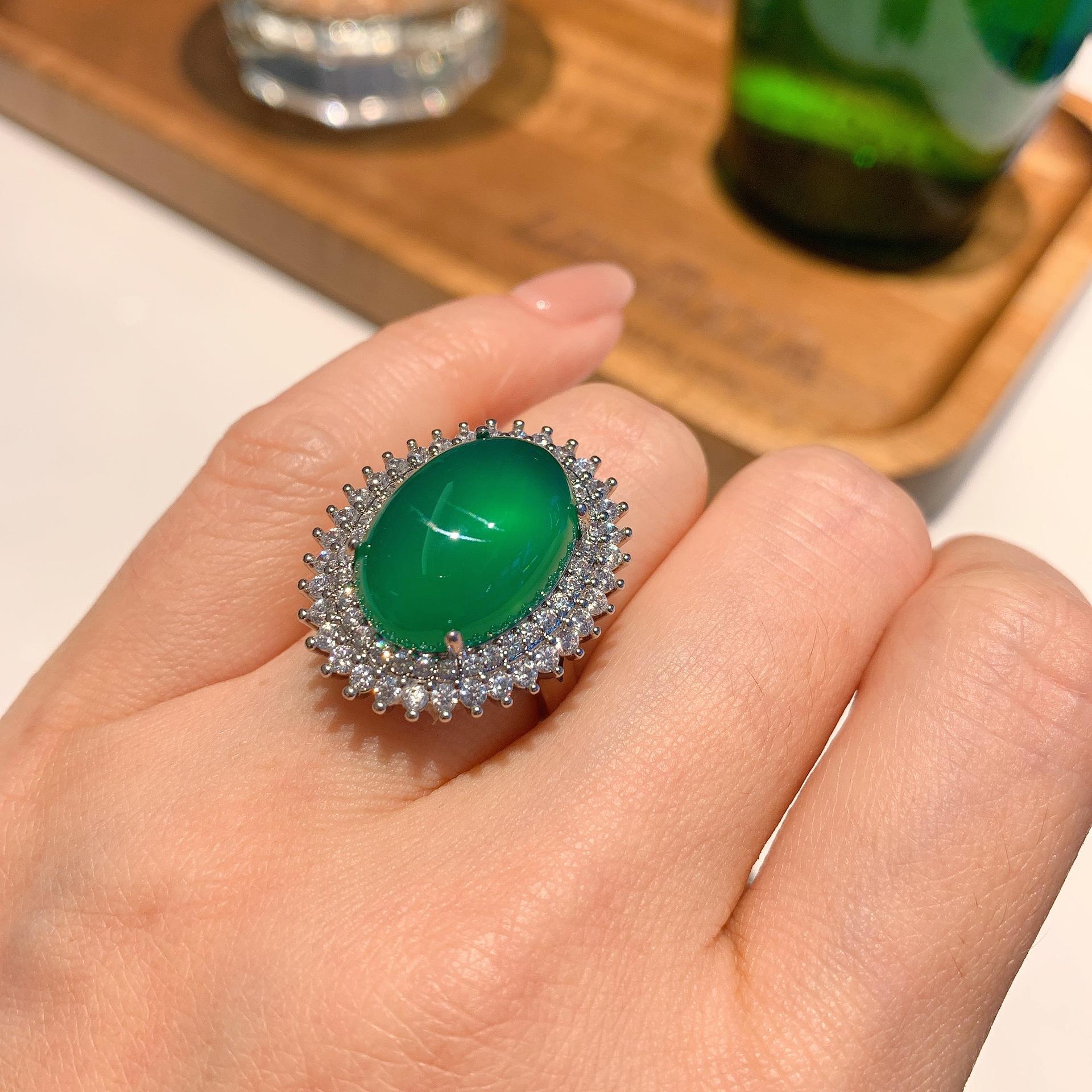 Ювелирный лед Семена Флуоресцентный Денье Халцедон Подвесное кольцо Женский темперамент Подарок на день рождения 13 * 18
Ювелирный лед Семена Флуоресцентный Денье Халцедон Подвесное кольцо Женский темперамент Подарок на день рождения 13 * 18