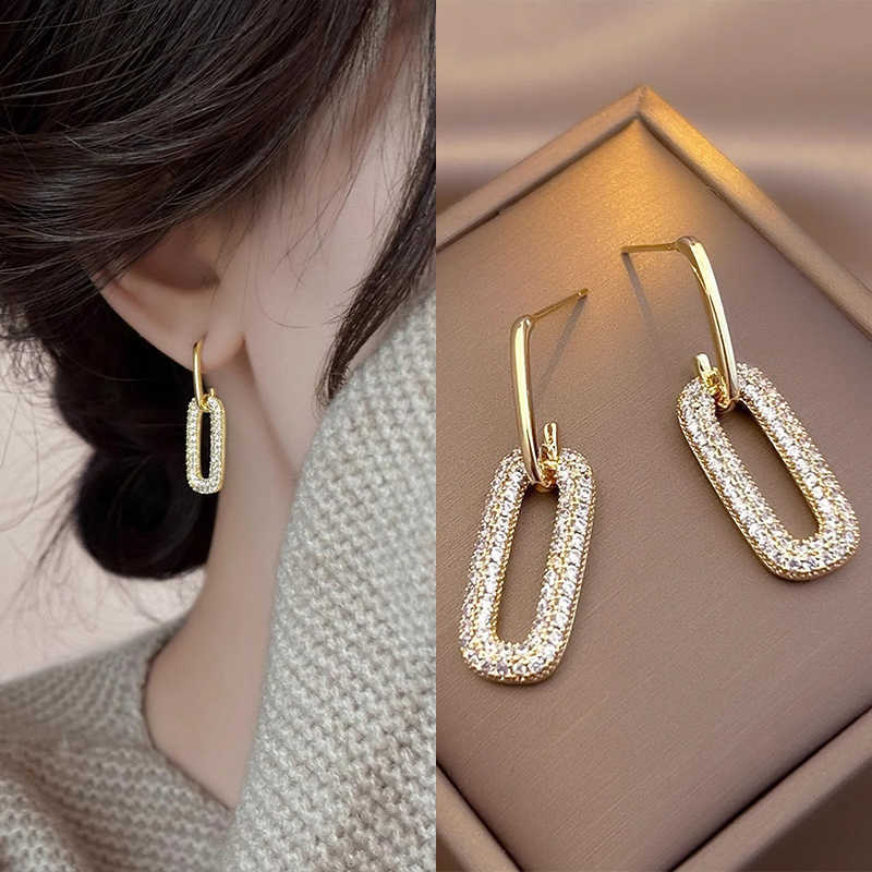 French Geometric Earrings Niche Design Premium Sterling Silver Earrings Korean Temperament New Popular Earrings
French Geometric Earrings Niche Design Premium Sterling Silver Earrings Korean Temperament New Popular Earrings