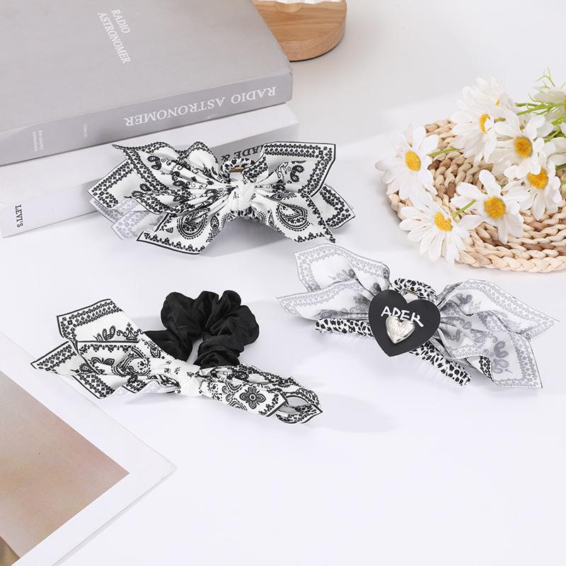 1pc French temperament, high-end feeling, cashew flower clip, AB style, back of the head hair bun, shark clip hair clip
1pc French temperament, high-end feeling, cashew flower clip, AB style, back of the head hair bun, shark clip hair clip