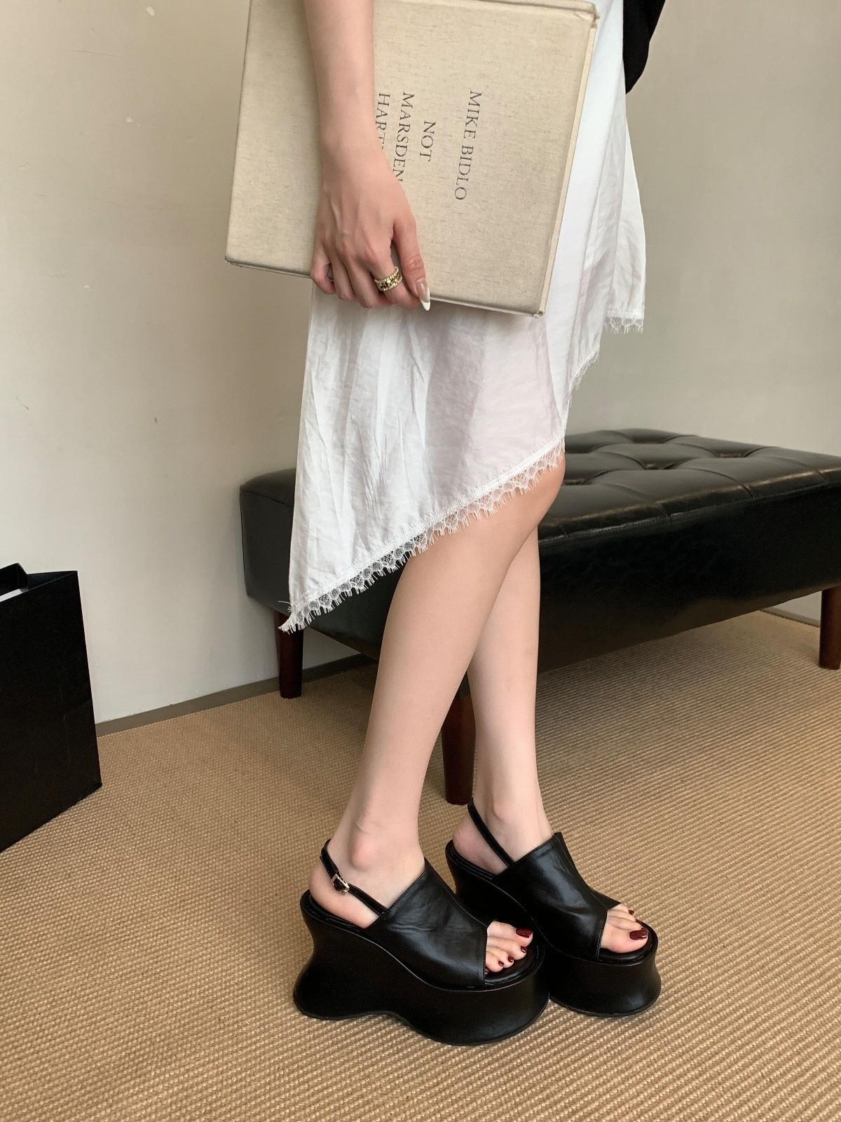 Heels11cm super high heel women s shoes summer thick-soled wedge heel with back empty sandals not tired feet heightening women s shoes 40 чорний
Heels11cm super high heel women s shoes summer thick-soled wedge heel with back empty sandals not tired feet heightening women s shoes 40 чорний