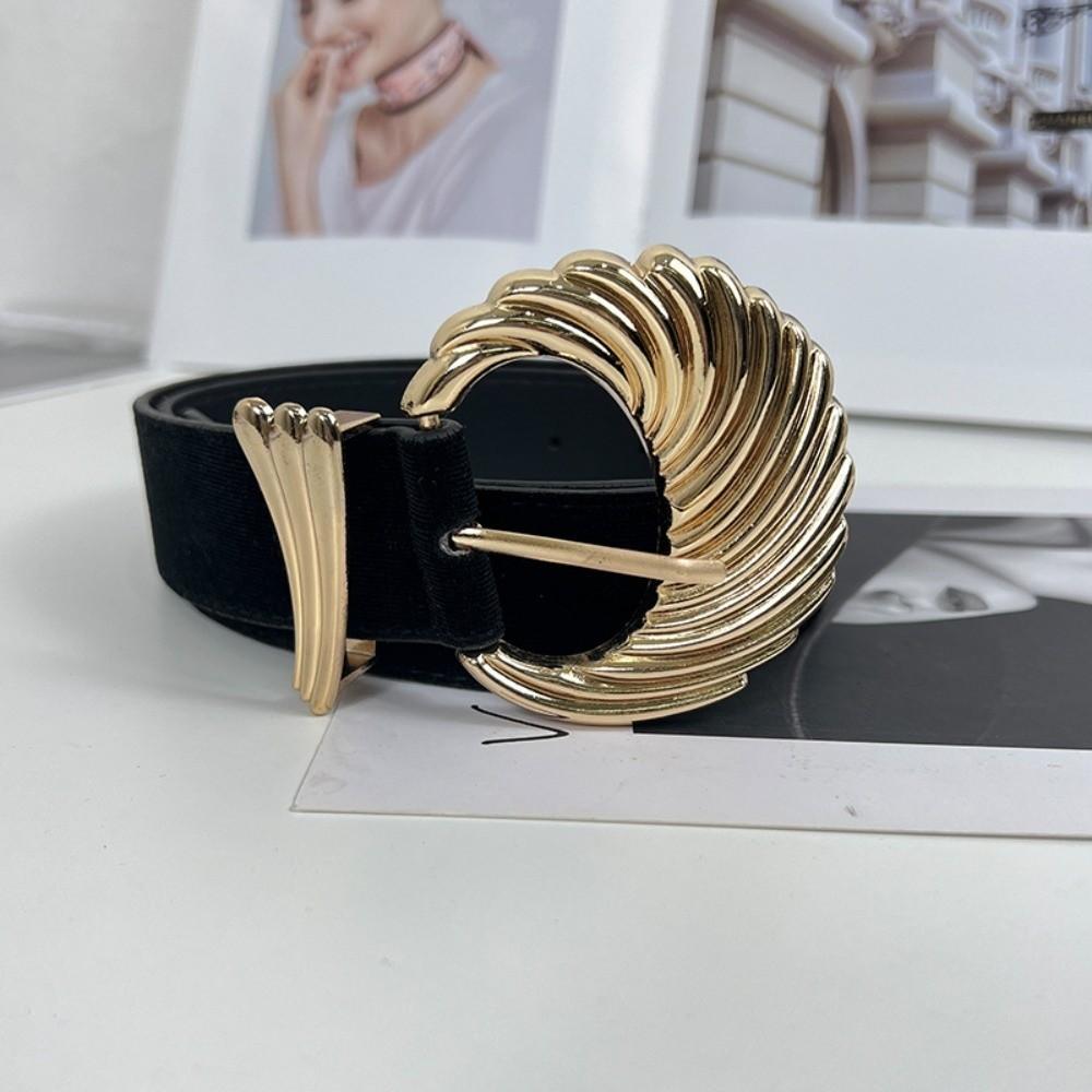 Fashion Gold Pin Buckle Suede Leather Belt Versatile Vintage Women Waist Belt Luxury Design Retro Waistband Jeans Decoration
Fashion Gold Pin Buckle Suede Leather Belt Versatile Vintage Women Waist Belt Luxury Design Retro Waistband Jeans Decoration