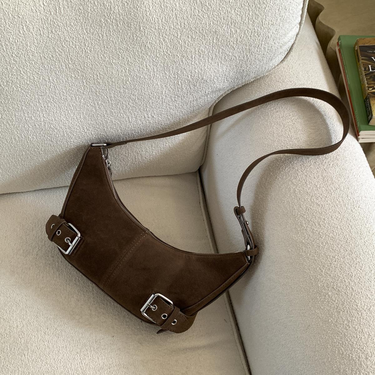 Retro PU Leather Shoulder Bag 2025 Winter Fashion Underarm Bag Females Luxury Brand Solid Color Handbags and Purses 30cmx12cmx7cm кавовий
Retro PU Leather Shoulder Bag 2025 Winter Fashion Underarm Bag Females Luxury Brand Solid Color Handbags and Purses 30cmx12cmx7cm кавовий