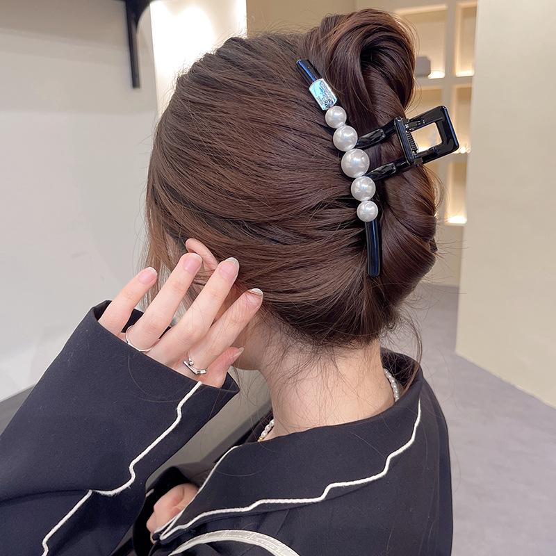 Pearl Updo Large Claw Clip: Summer Hairpin for Women 
Pearl Updo Large Claw Clip: Summer Hairpin for Women
