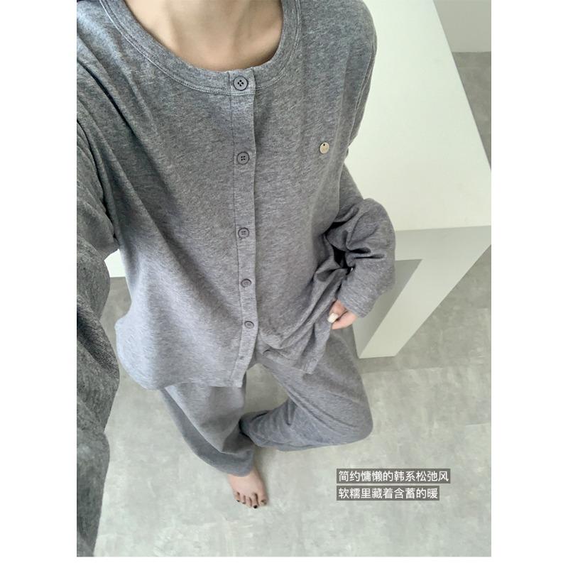 3 pajamas set autumn and winter new long-sleeved warm and skin-friendly loungewear two-piece set breathable and simple style One size fits all (80-70 kg)
3 pajamas set autumn and winter new long-sleeved warm and skin-friendly loungewear two-piece set breathable and simple style One size fits all (80-70 kg)