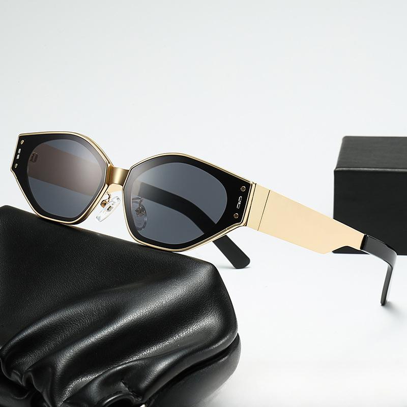 Металлические высококачественные женские солнцезащитные очки в маленькой оправе «кошачий глаз» Европейские и американские модные солнцезащитные мужские солнцезащитные очки
Металлические высококачественные женские солнцезащитные очки в маленькой оправе «кошачий глаз» Европейские и американские модные солнцезащитные мужские солнцезащитные очки