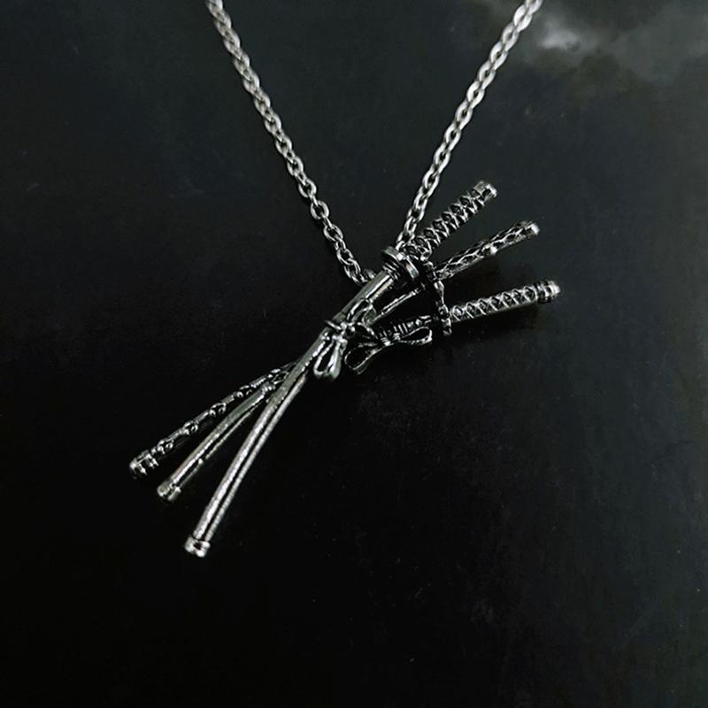 Retro Anime Figure Roronoa Zoro Necklace Japanese Samurai Sword Pendant Necklace Men Women Fashion Zircon Wholesale 70cm
Retro Anime Figure Roronoa Zoro Necklace Japanese Samurai Sword Pendant Necklace Men Women Fashion Zircon Wholesale 70cm