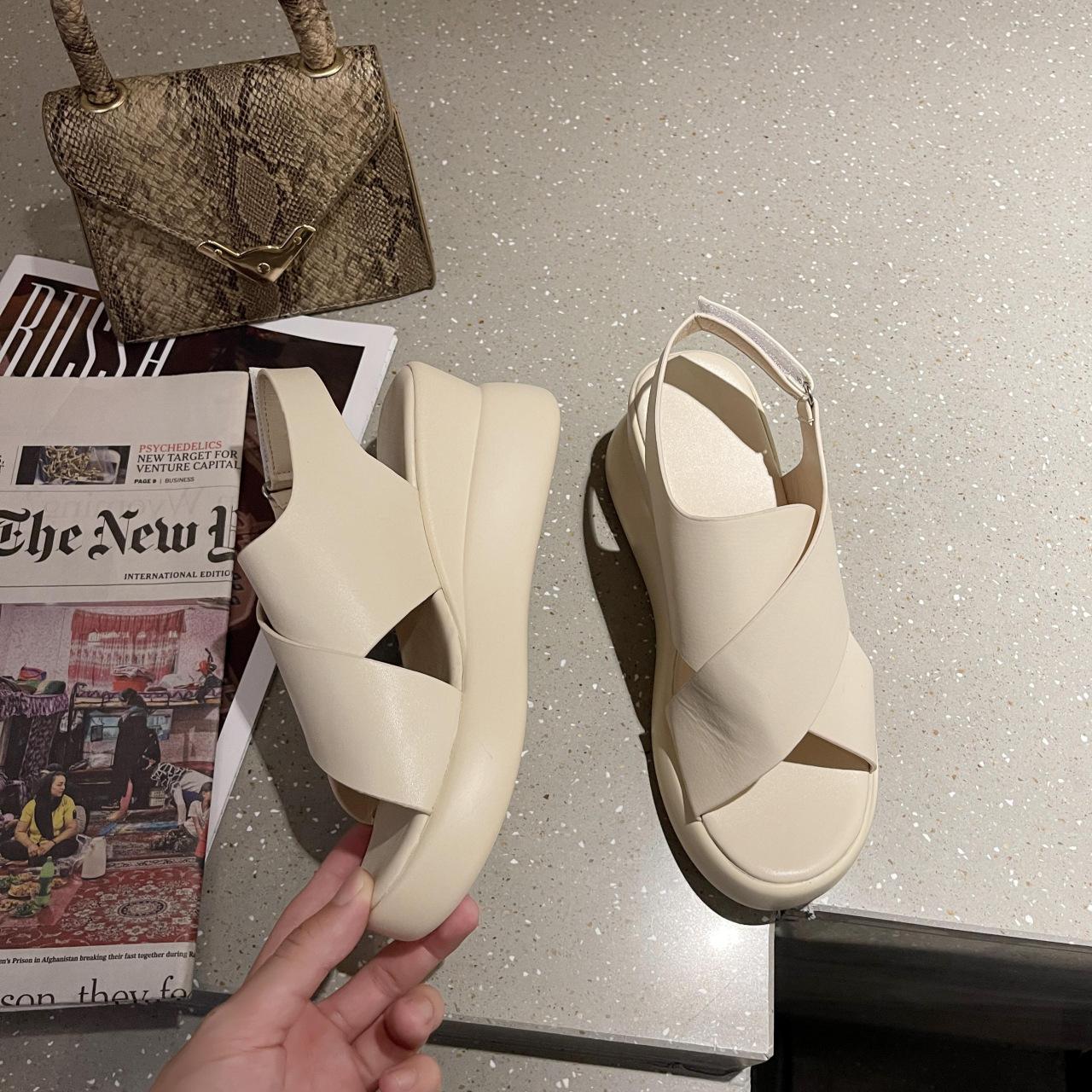 Sandals women s summer Korean version platform wedge heel high heels children s Velcro casual fish mouth sports sandals 40 бежевий
Sandals women s summer Korean version platform wedge heel high heels children s Velcro casual fish mouth sports sandals 40 бежевий