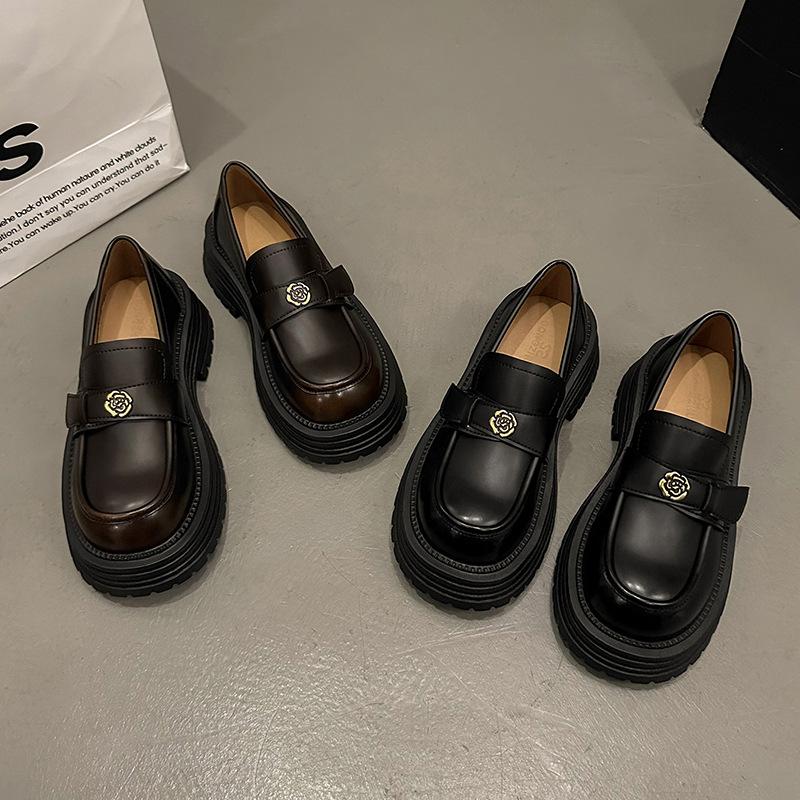 Platform British style small leather shoes women s 2024 autumn and winter new camellia platform loafers retro single shoes loafers 35 чёрный
Platform British style small leather shoes women s 2024 autumn and winter new camellia platform loafers retro single shoes loafers 35 чёрный