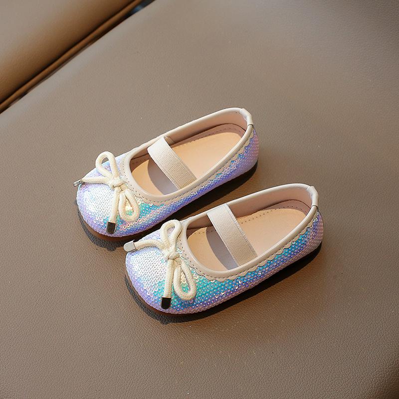 Новые осенние туфли для девочек 35 белый
Новые осенние туфли для девочек 35 белый