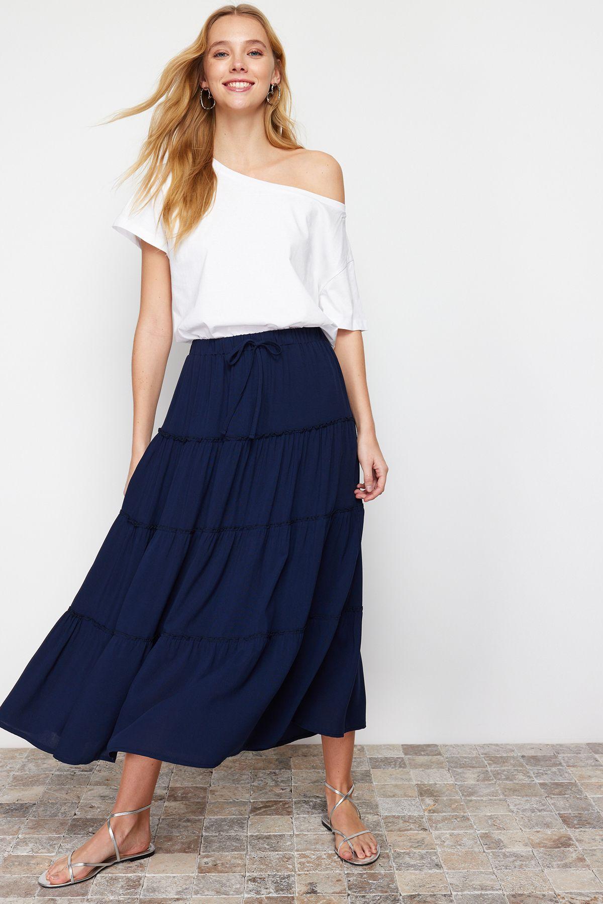 Women s Fashion Navy Blue Flared Maxi Length Woven Skirt with Gather Detail at Waist XS
Women s Fashion Navy Blue Flared Maxi Length Woven Skirt with Gather Detail at Waist XS