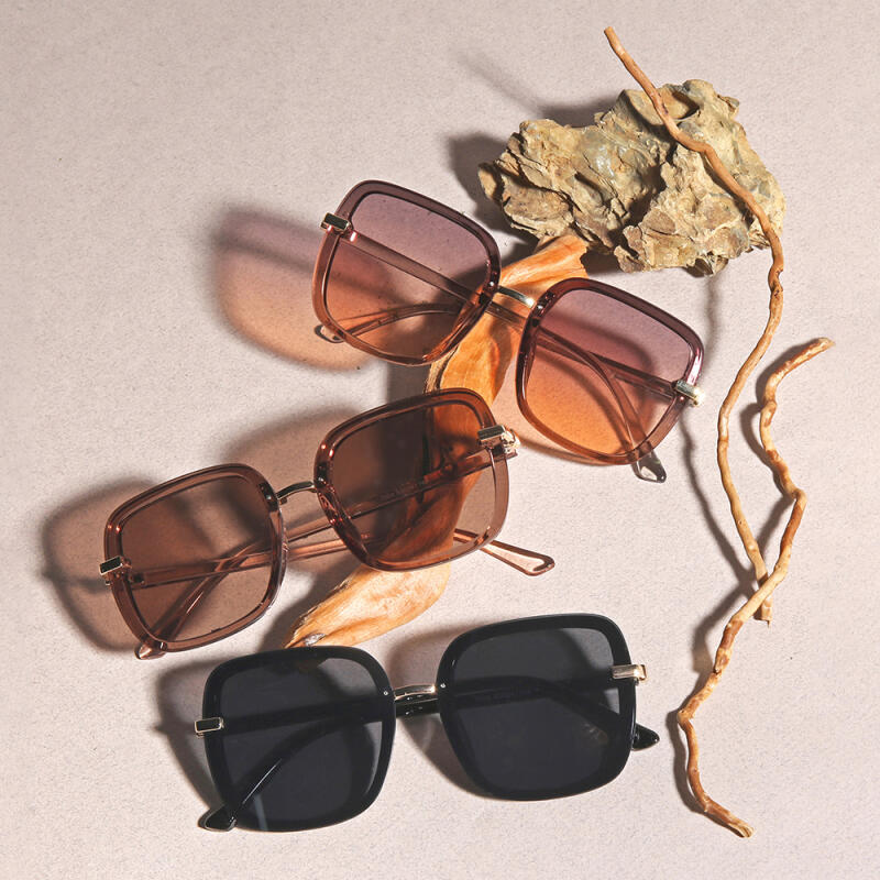 Oversized square tinted fashion sunglasses 7004 Champagne
Oversized square tinted fashion sunglasses 7004 Champagne