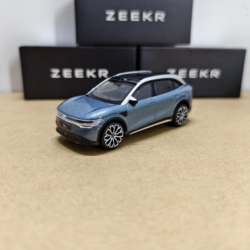 1:64 ZEEKR 7X SUV Alloy Car Model Diecast Metal New Energy Vehicle Car Model Miniature Scale Simulation Collection Kids Toy Gift синій
1:64 ZEEKR 7X SUV Alloy Car Model Diecast Metal New Energy Vehicle Car Model Miniature Scale Simulation Collection Kids Toy Gift синій