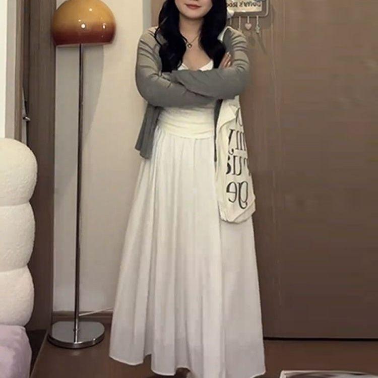 Plus Size Three-Piece Set: Thin Base Layer Cardigan with Vest & High Waist Slimming White Skirt L (105-120 jin)
Plus Size Three-Piece Set: Thin Base Layer Cardigan with Vest & High Waist Slimming White Skirt L (105-120 jin)
