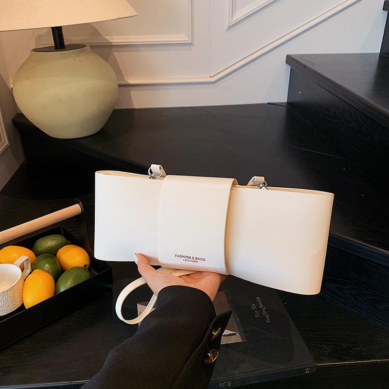 High-end underarm bag women s new niche design versatile commuter bag fashionable shoulder bag білий
High-end underarm bag women s new niche design versatile commuter bag fashionable shoulder bag білий