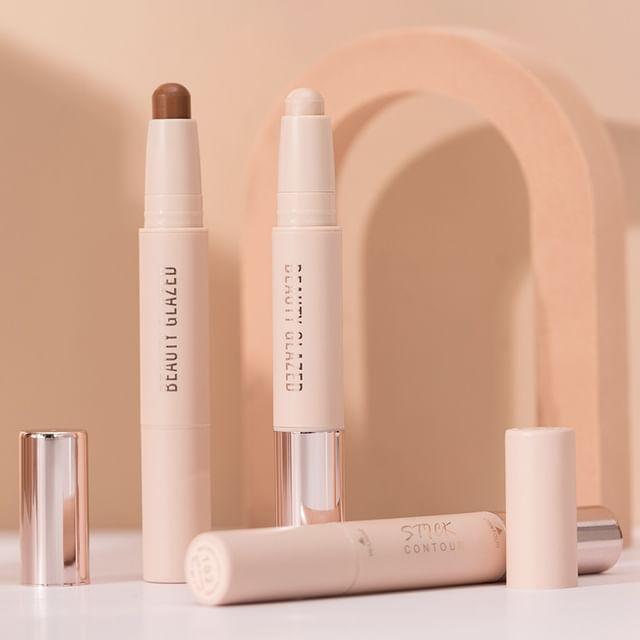 BEAUTY GLAZED - Highlighter & Contour Double-Headed Stick - 3 Shades 103 Natural & Warm Brown - 3.6g
BEAUTY GLAZED - Highlighter & Contour Double-Headed Stick - 3 Shades 103 Natural & Warm Brown - 3.6g