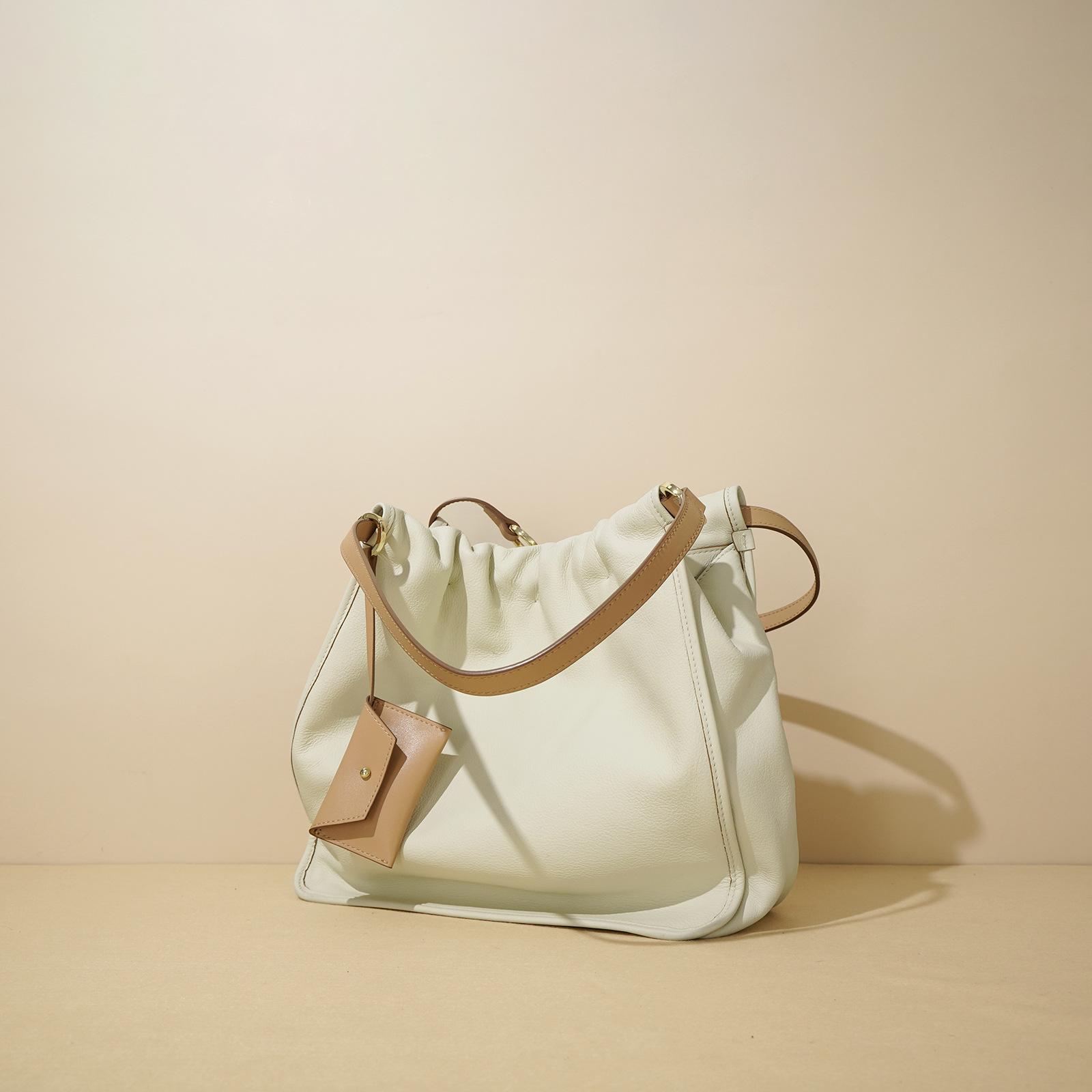 2025 summer new cowhide tote bag hobo bag women s light luxury niche high-end large-capacity shoulder bag
2025 summer new cowhide tote bag hobo bag women s light luxury niche high-end large-capacity shoulder bag