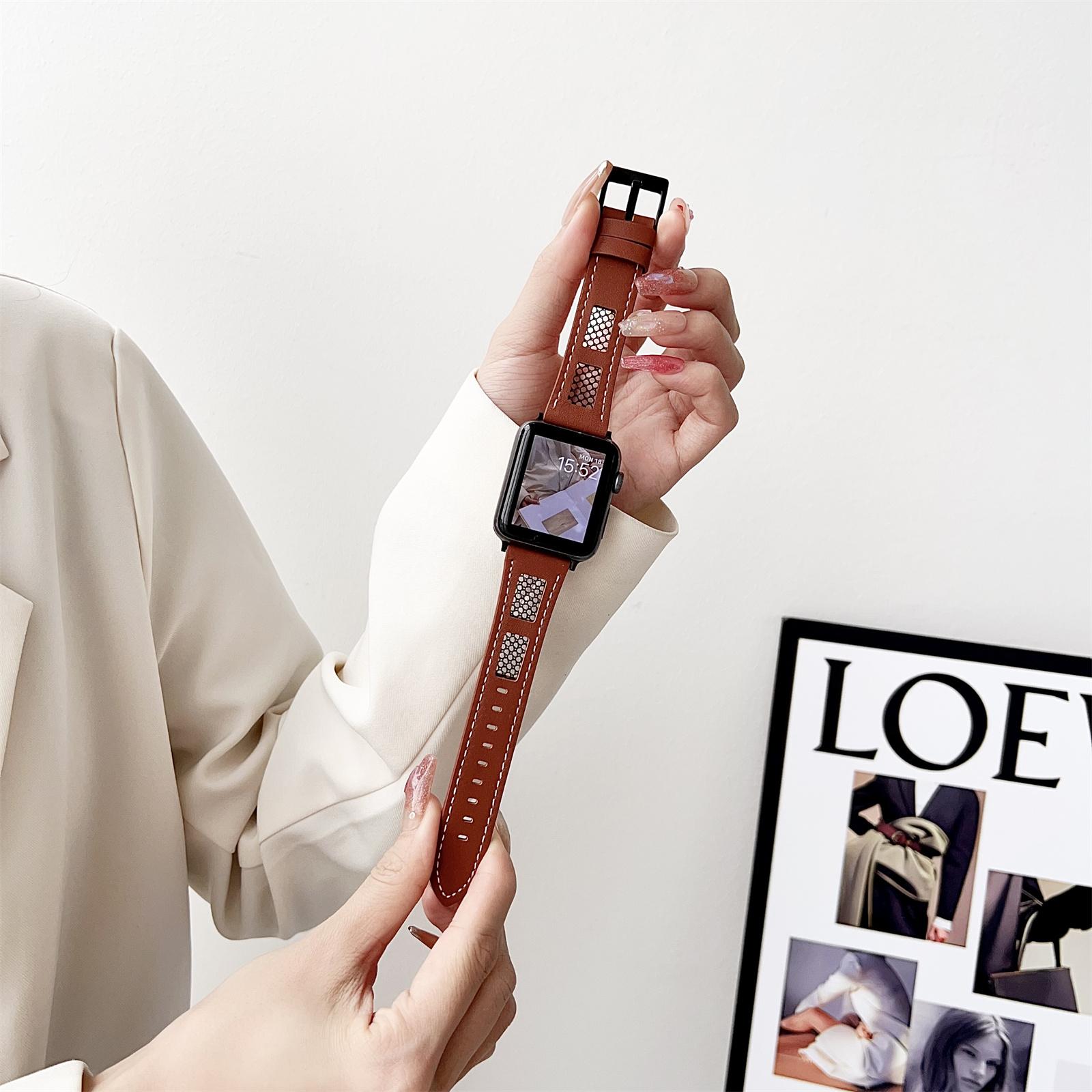 For Apple Watch 10 46mm/Ultra 2/Ultra 49mm/9 8 7 45mm/SE (2023) SE (2022) SE 6 5 4 44mm/3 2 1 42mm PU Leather Mesh Watch Straps Reddish Brown
For Apple Watch 10 46mm/Ultra 2/Ultra 49mm/9 8 7 45mm/SE (2023) SE (2022) SE 6 5 4 44mm/3 2 1 42mm PU Leather Mesh Watch Straps Reddish Brown
