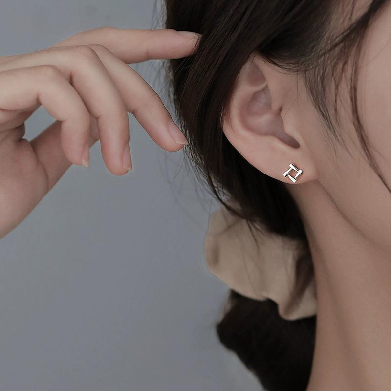 Геометрические вращающиеся серьги-гвоздики New Niche Design Temperament Ear Jewelry Winter
Геометрические вращающиеся серьги-гвоздики New Niche Design Temperament Ear Jewelry Winter