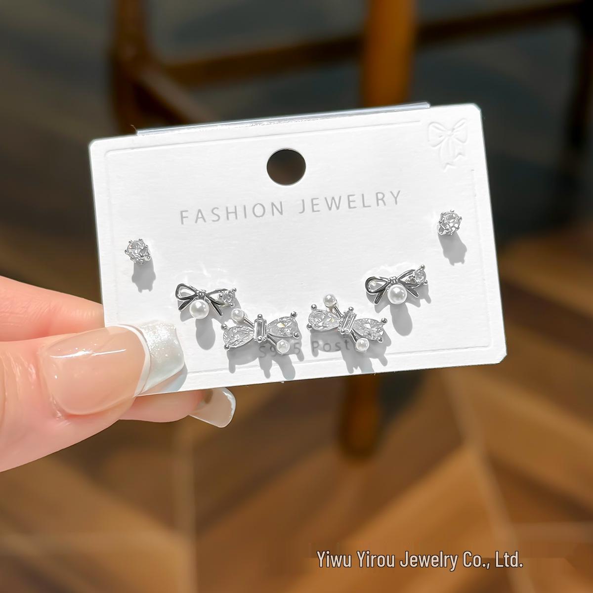 Versatile Pearl Bow S925 Silver Needle Minimalist Retro Earrings Set
Versatile Pearl Bow S925 Silver Needle Minimalist Retro Earrings Set