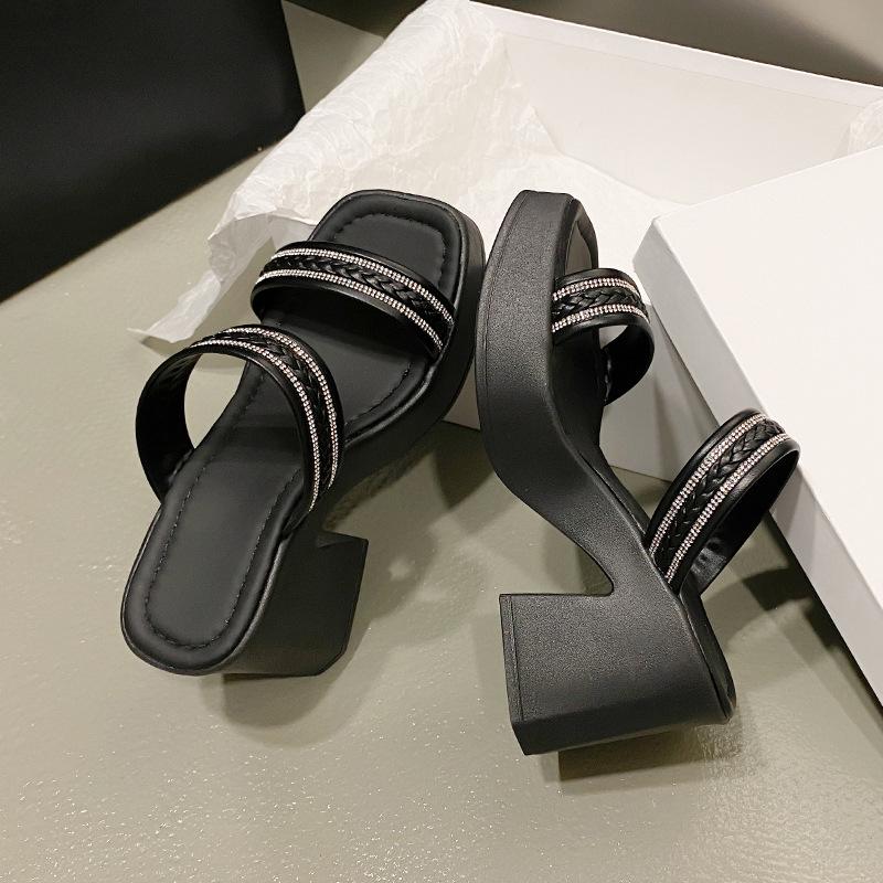 New high-end slippers summer wear non-slip thick bottom evening breeze summer women s fashion versatile thick heel sandals 42 чорний
New high-end slippers summer wear non-slip thick bottom evening breeze summer women s fashion versatile thick heel sandals 42 чорний