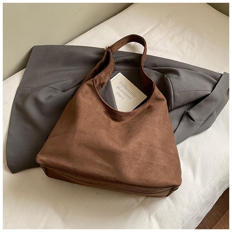 Ленивая повседневная сумка-тоут женская 2025 осень новая расслабленная вместительная сумка на плечо модная универсальная сумка под мышкой
Ленивая повседневная сумка-тоут женская 2025 осень новая расслабленная вместительная сумка на плечо модная универсальная сумка под мышкой