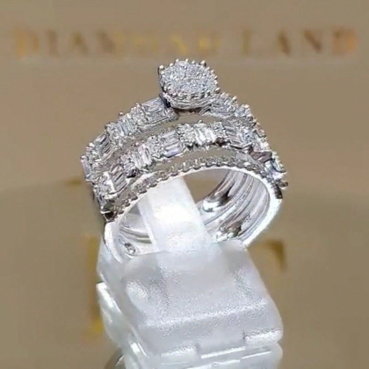 1 Fashionable and Elegant Synthetic Zircon Ring, Suitable for Daily Wear and Holiday Gift Giving 11 срібний
1 Fashionable and Elegant Synthetic Zircon Ring, Suitable for Daily Wear and Holiday Gift Giving 11 срібний