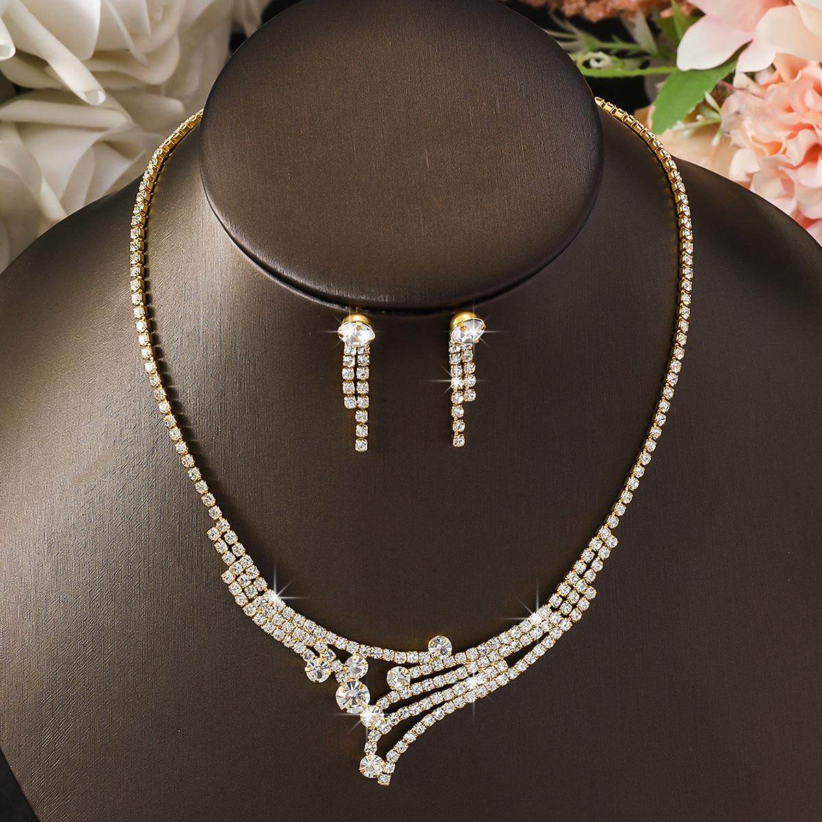 Wind Luxury Bridal Water Drop Zircon Necklace Jewelry Set Model Bridesmaid Flower Earrings Earrings Two-Piece Set
Wind Luxury Bridal Water Drop Zircon Necklace Jewelry Set Model Bridesmaid Flower Earrings Earrings Two-Piece Set