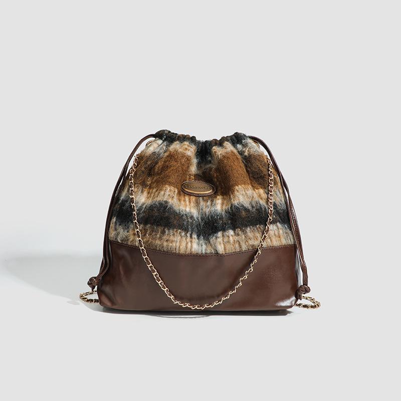 Ретро рюкзак в университетском стиле для женщин, осенне-зимняя шерстяная сумка-ведро
Ретро рюкзак в университетском стиле для женщин, осенне-зимняя шерстяная сумка-ведро