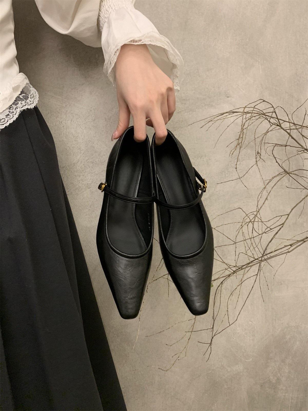 Shallow mouth word with temperament small pointed Mary Jane single shoes women s simple commuter high heels 37 чорний
Shallow mouth word with temperament small pointed Mary Jane single shoes women s simple commuter high heels 37 чорний