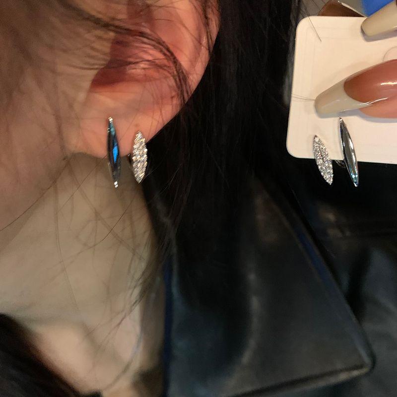 Fashionable Unique Female Best Selling Internet Influencer Stud Earrings (Silver) double ear hole effect earring
Fashionable Unique Female Best Selling Internet Influencer Stud Earrings (Silver) double ear hole effect earring