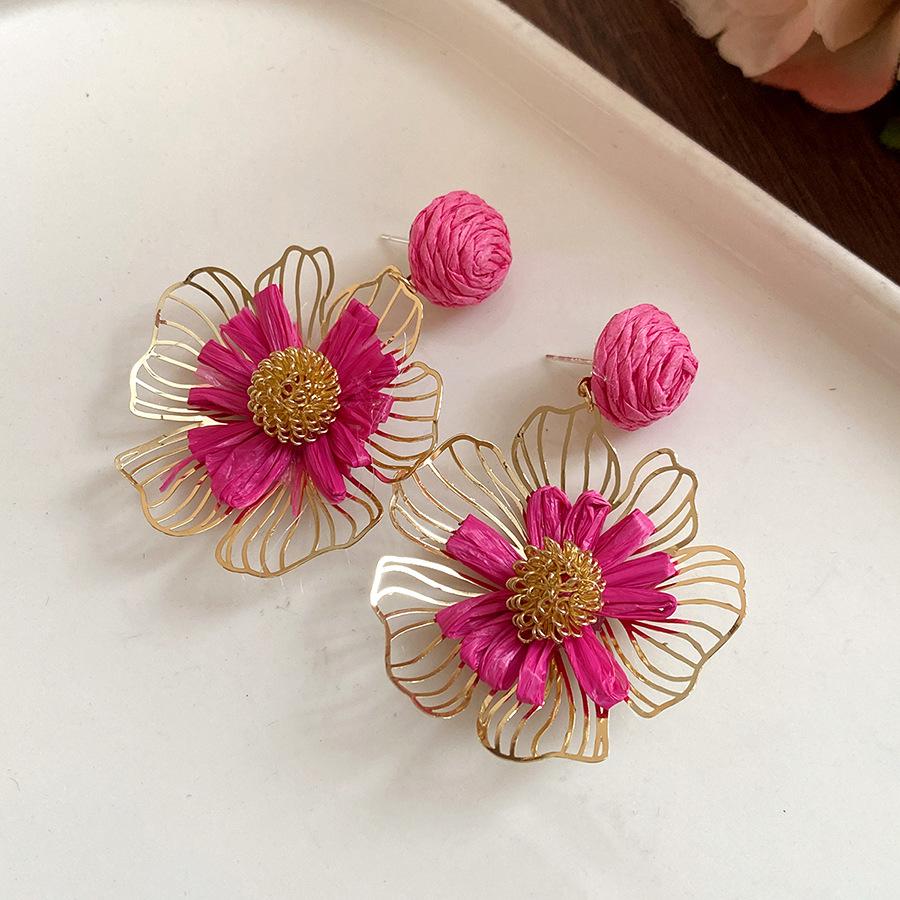 Silver needle raffia flower pendant earrings vacation wind sweet small fresh temperament earrings niche high-end earrings
Silver needle raffia flower pendant earrings vacation wind sweet small fresh temperament earrings niche high-end earrings