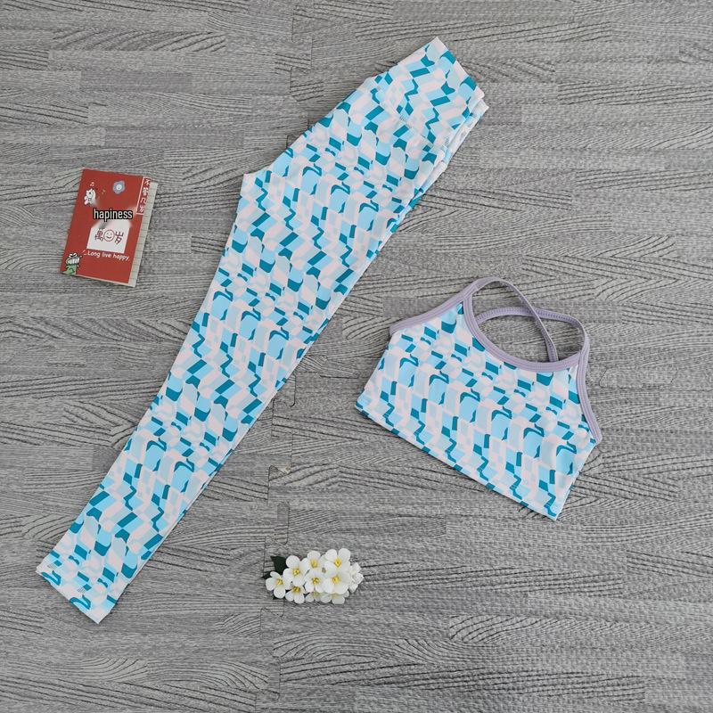 Spring & Summer Girls Yoga Set: Quick-Dry Running Short Sleeve & Leggings XS 90-100 cm
Spring & Summer Girls Yoga Set: Quick-Dry Running Short Sleeve & Leggings XS 90-100 cm