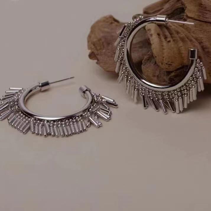 S925 Silver French Retro Semicircle Tassel Earrings - Elegant High-End Fashion for Women 925 Silver
S925 Silver French Retro Semicircle Tassel Earrings - Elegant High-End Fashion for Women 925 Silver