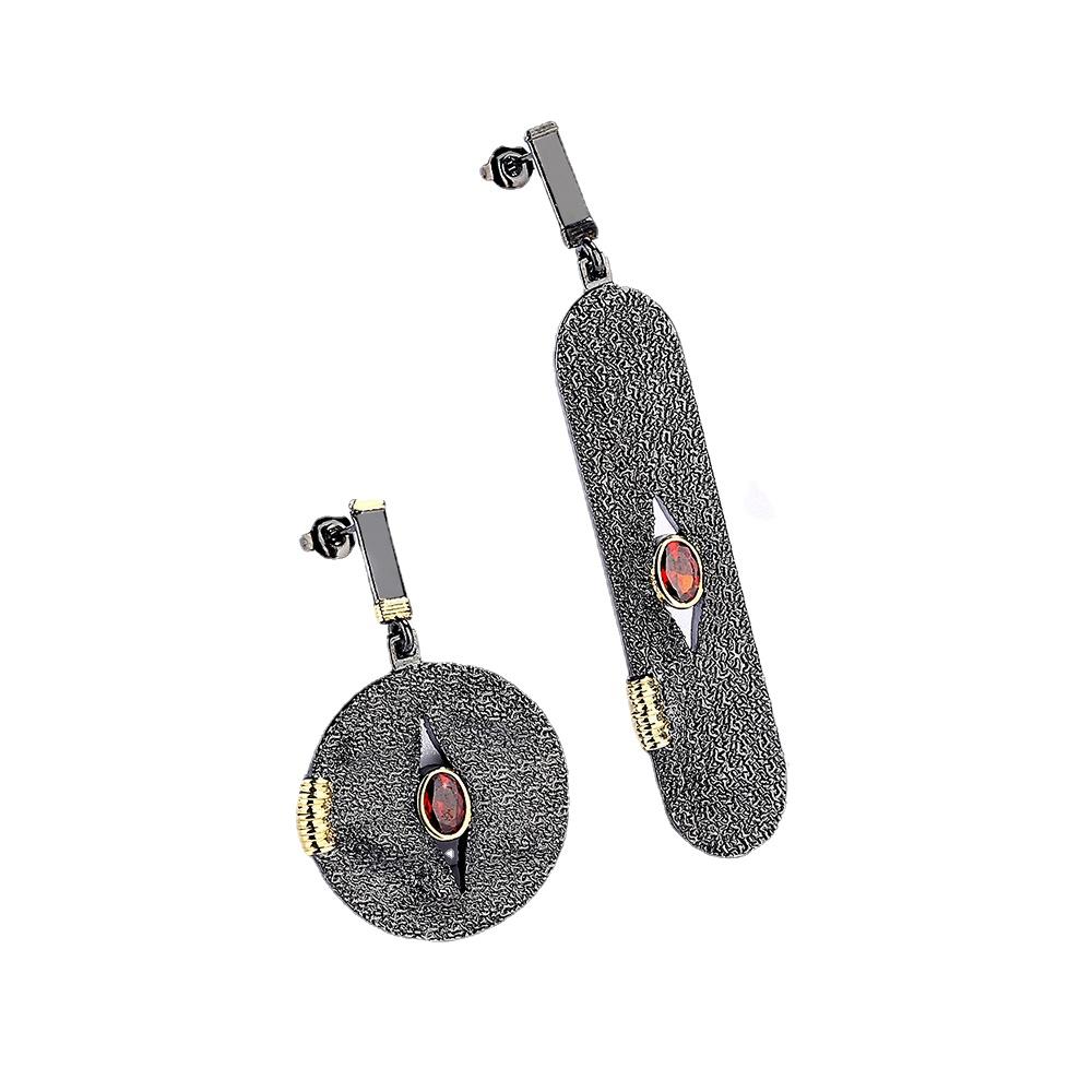 Винтаж ювелирные изделия для женщин Антикварный дизайн Асимметричные капли Серьги Готический стиль Ювелирные изделия ручной работы
Винтаж ювелирные изделия для женщин Антикварный дизайн Асимметричные капли Серьги Готический стиль Ювелирные изделия ручной работы