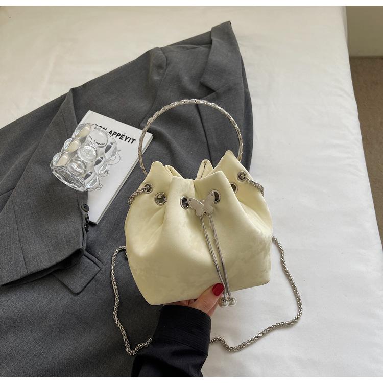 Нішева дизайнерська сумка жіноча 2025 нова літня мода портативна сумка-відро універсальна сумка-месенджер на ланцюжку для поїздок на роботу жовтий
Нішева дизайнерська сумка жіноча 2025 нова літня мода портативна сумка-відро універсальна сумка-месенджер на ланцюжку для поїздок на роботу жовтий