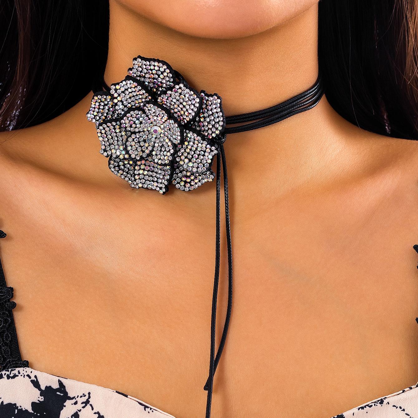 Exaggerated Rhinestone Big Rose Flower Clavicle Chain Necklace Women Adjustable Bowknot Rope Choker Wed Jewelry Y2K Accessories
Exaggerated Rhinestone Big Rose Flower Clavicle Chain Necklace Women Adjustable Bowknot Rope Choker Wed Jewelry Y2K Accessories