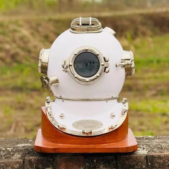 45.72 cm White Marine Diving Helmet Deep Sea Scuba Diver Helmet with Wooden Base Nautical Boston Maritime Decor Gift
45.72 cm White Marine Diving Helmet Deep Sea Scuba Diver Helmet with Wooden Base Nautical Boston Maritime Decor Gift