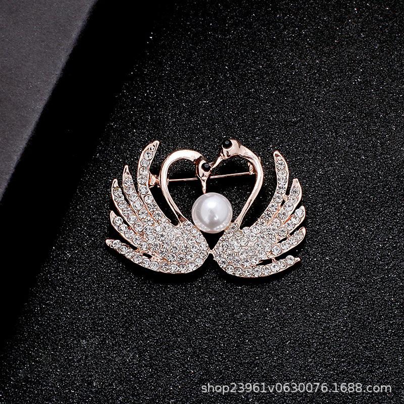 The same swan brooch high-end temperament brooch retro anti-light sweater pin trinket accessories
The same swan brooch high-end temperament brooch retro anti-light sweater pin trinket accessories