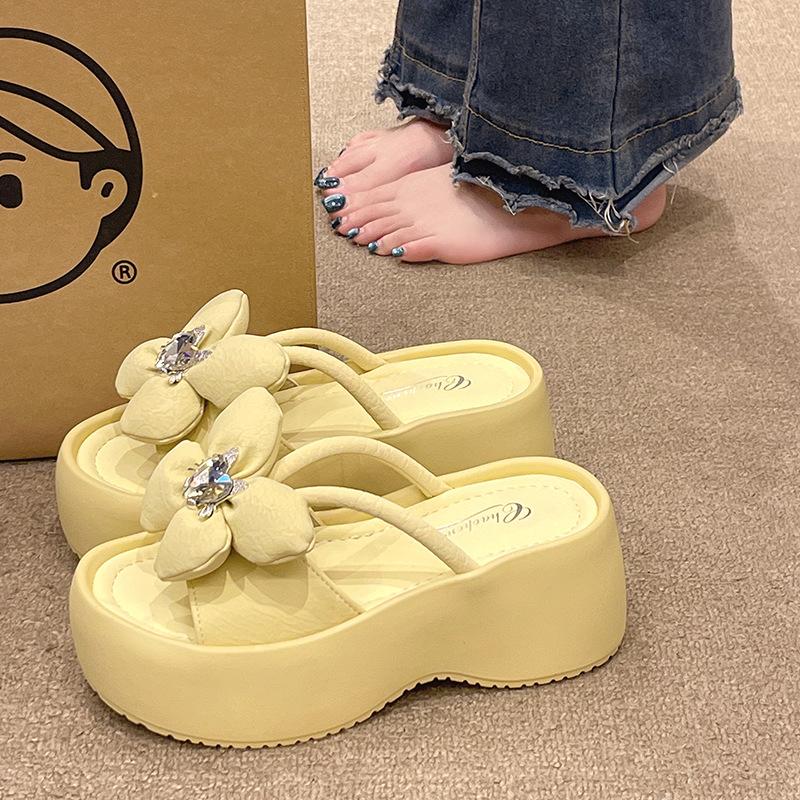 Thick-bottomed cool slippers women s summer wear flower fashion with skirt new pregnant women go out beach slippers 35
Thick-bottomed cool slippers women s summer wear flower fashion with skirt new pregnant women go out beach slippers 35