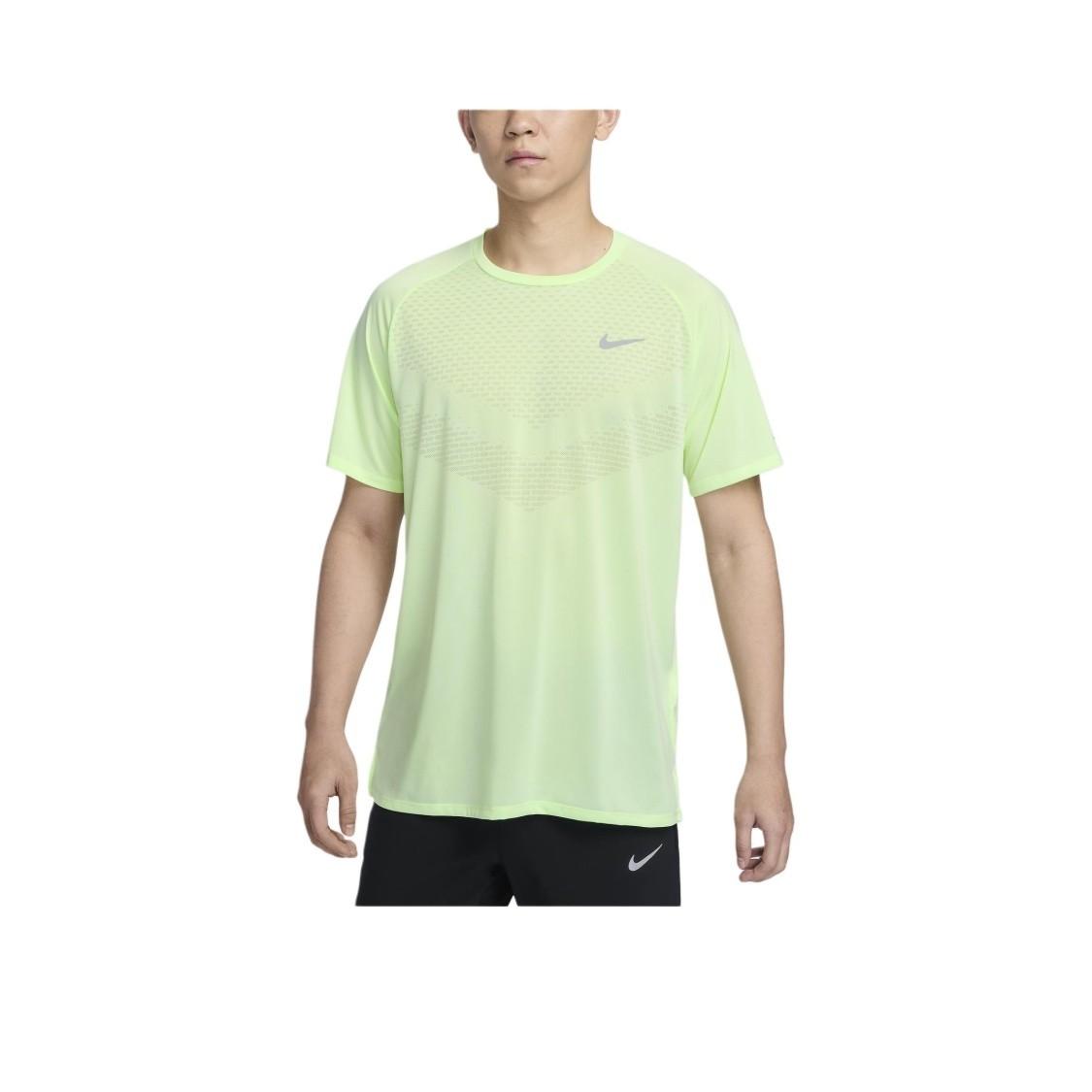 Nike Brand Logo Quick-Dry Short Sleeve T-Shirt for Men in Fluorescent Yellow HV5204-701 XL
Nike Brand Logo Quick-Dry Short Sleeve T-Shirt for Men in Fluorescent Yellow HV5204-701 XL
