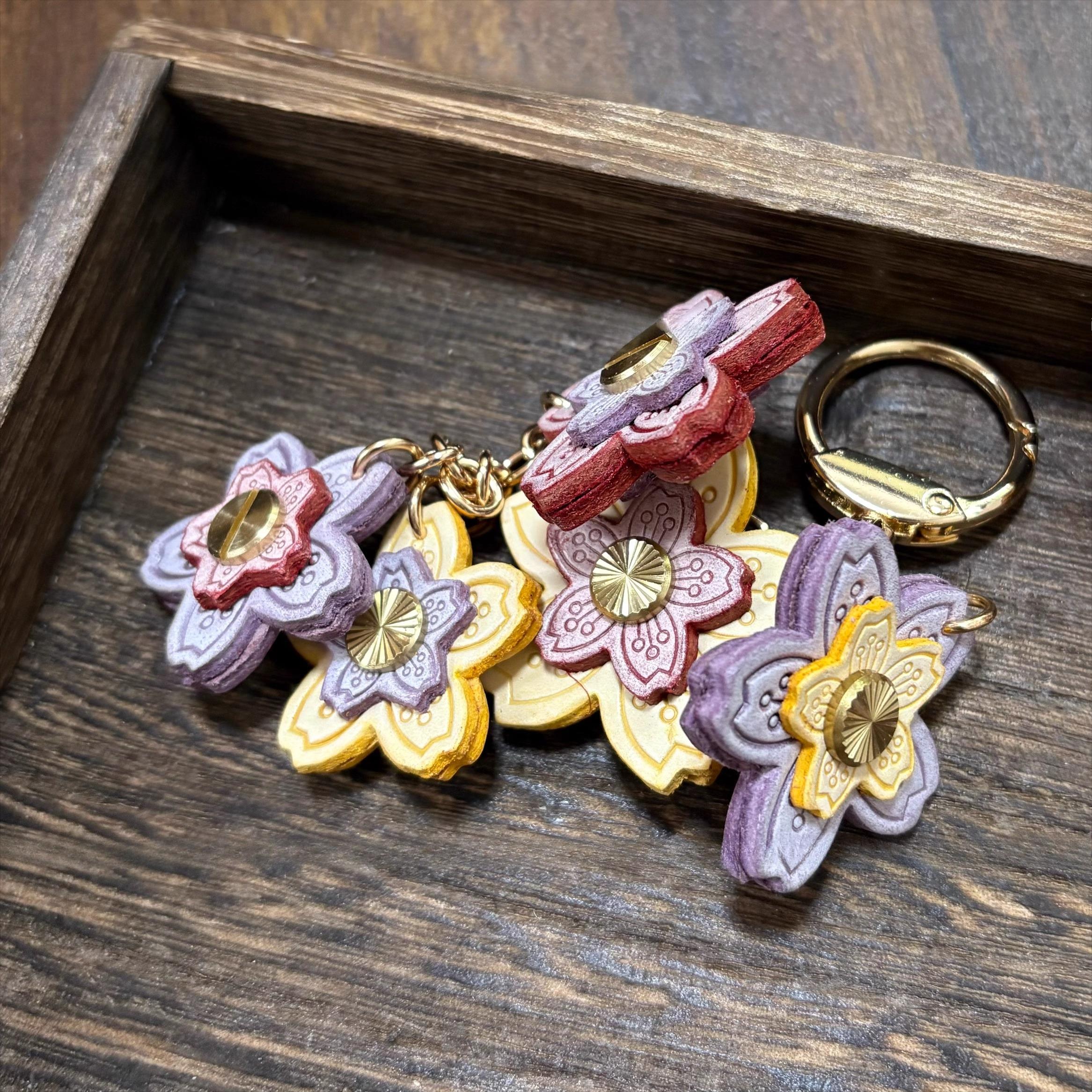 Genuine leather top layer cowhide cherry blossom bag pendant flower ornament car keychain ornament bag hanging ornament Vintage
Genuine leather top layer cowhide cherry blossom bag pendant flower ornament car keychain ornament bag hanging ornament Vintage