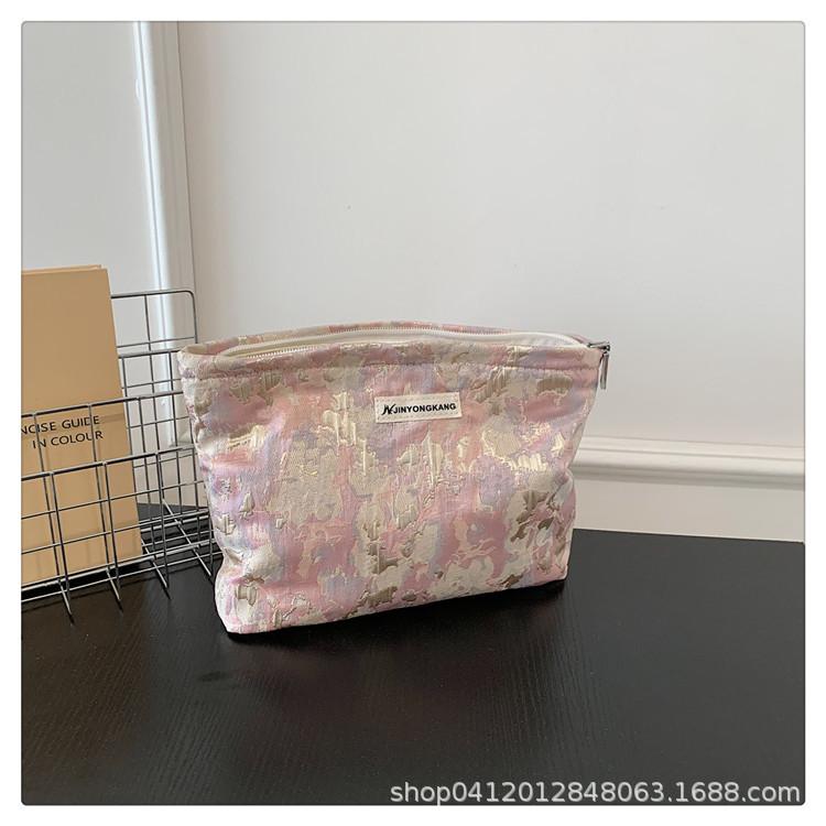 New Guofeng Butterfly Handbag Design Sense Niche Storage Small Bag Women s 2025 New Fashion Embroidery Dinner Bag
New Guofeng Butterfly Handbag Design Sense Niche Storage Small Bag Women s 2025 New Fashion Embroidery Dinner Bag