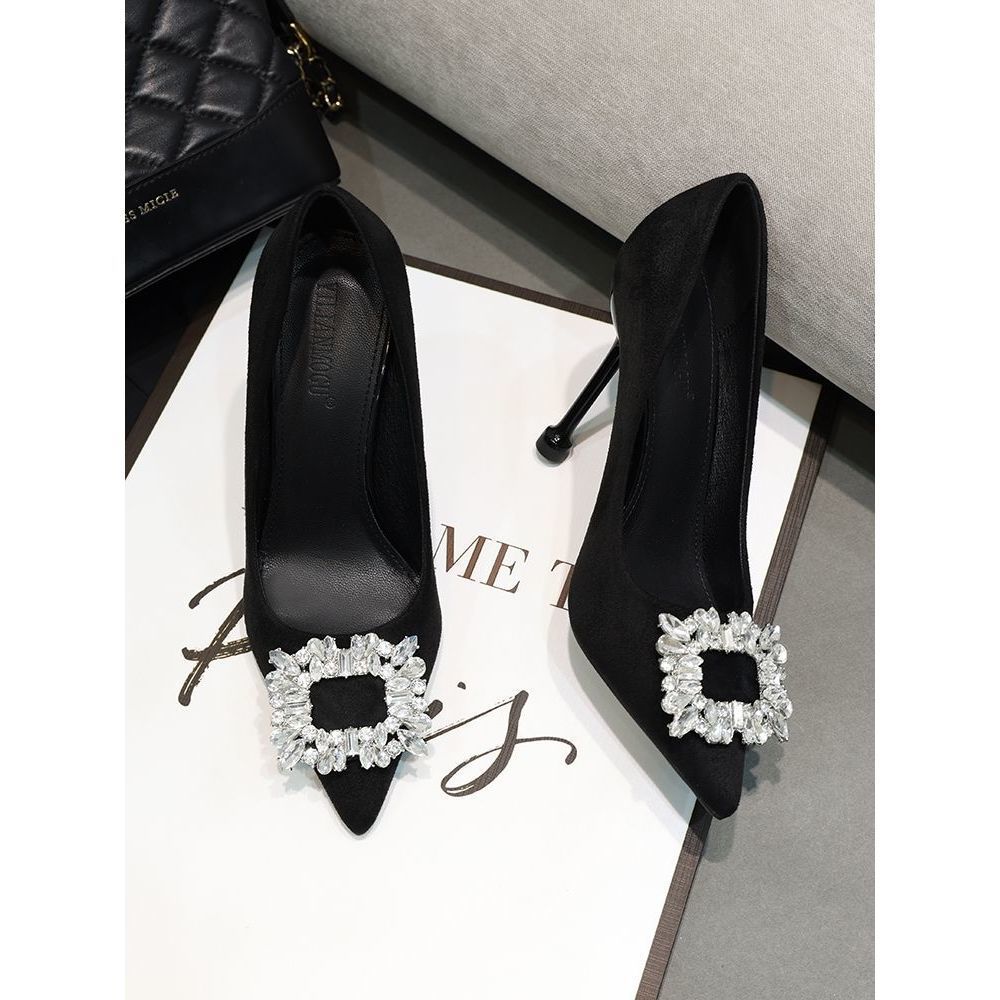 Europe and the United States are not tired of feet, rhinestone square buckle 2025 pointed head fashion versatile stiletto high heels temperament 40
Europe and the United States are not tired of feet, rhinestone square buckle 2025 pointed head fashion versatile stiletto high heels temperament 40